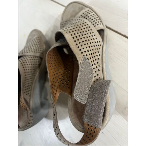 Clarks Clarene Award Women Brown Laser Cut Sling Back Wedge Sandals Size 9M - Picture 8 of 12
